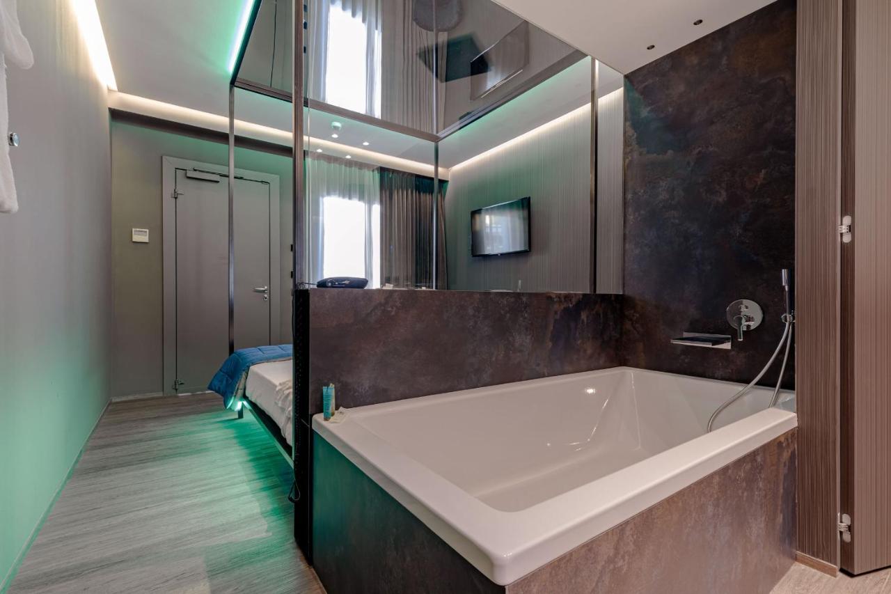Rona Motel 4*