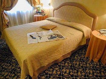 Rona Motel 4*